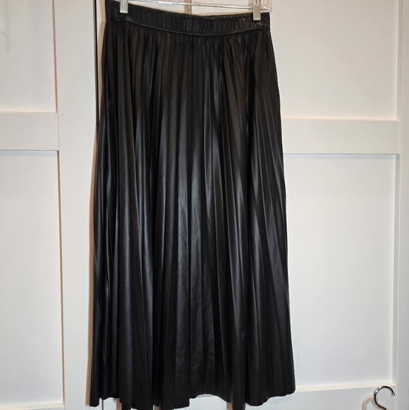 Sanctuary Top Secret Pleated Faux Leather Midi Skirt - Picture 4 of 5